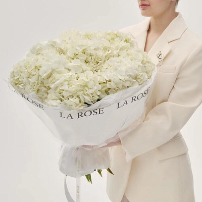 Монобукет из белых гортензий